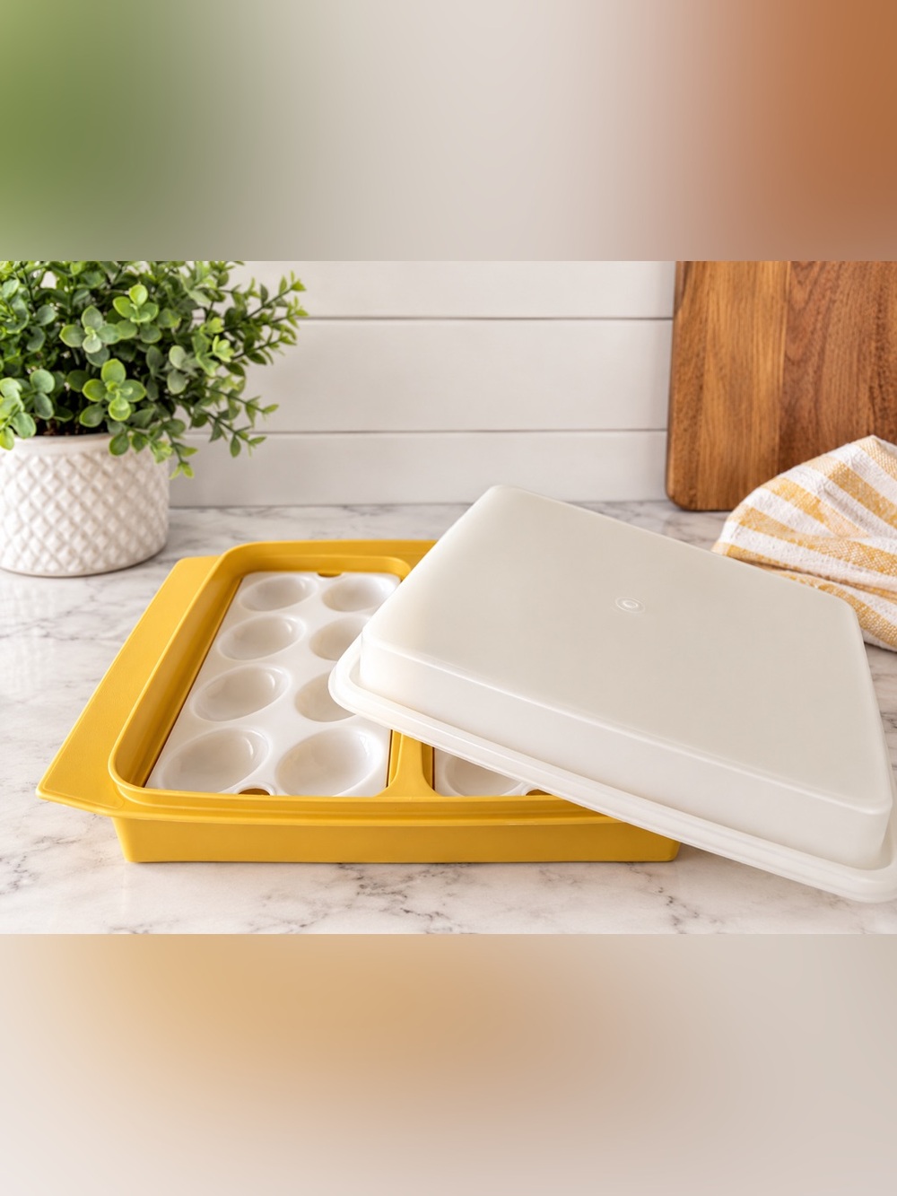 Vintage Tupperware #723-3 Harvest Yellow Deviled Egg Carrier Keeper